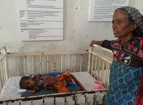 woman and children in hospital-in-thar