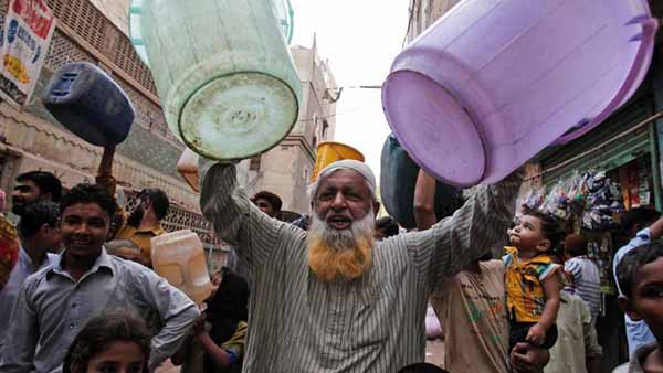 protestors in karachi for water