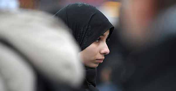 muslim teen in hijab